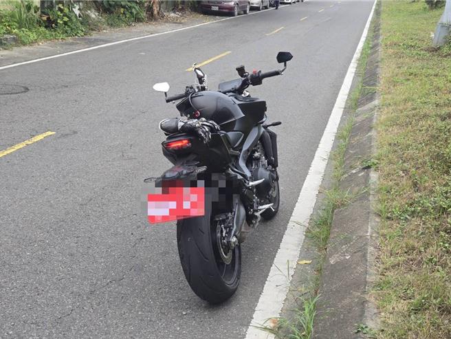 太平警方8日下午在太堤西路上执行移动式测速照相勤务，与1重机骑士爆发口角衝突。（民眾提供／冯惠宜台中传真）