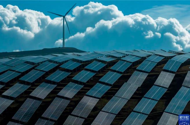 防恶性竞争，大陆超30家太阳能企业签订史上最严自律公约，盼拯救行业凛冬。（新华社）