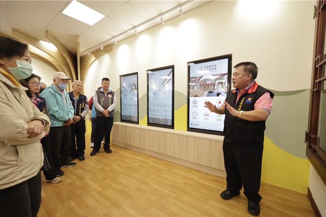 花蓮縣政府保存縣內客庄打拚奮鬥的歷史及客家文化與知識，在花蓮縣客家文化會館建置「花蓮縣客家數位資料館」，現已開放民眾參觀認識花蓮客家族群的故事。（花蓮縣政府提供／羅亦晽花蓮傳真）