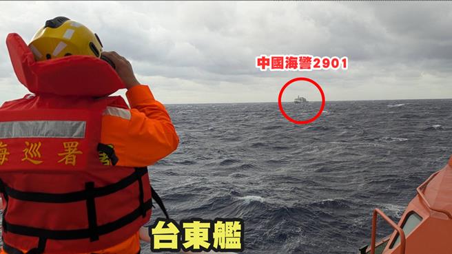 海巡监控大陆海警船。（海巡署提供）