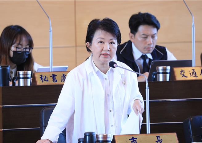 台中市长卢秀燕表示，台中也要盖大巨蛋，目前正在盘点地点，任内会宣布让市民惊喜。（陈淑娥摄）