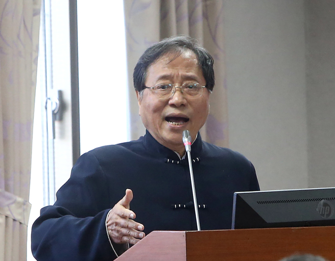 立法院司法及法制委员会9日召开「公务人员退休资遣抚恤法相关法案」公听会，受邀的全国公务人员协会前理事长李来希（见图）搜集退休团体意见代为发声。（赵双杰摄）