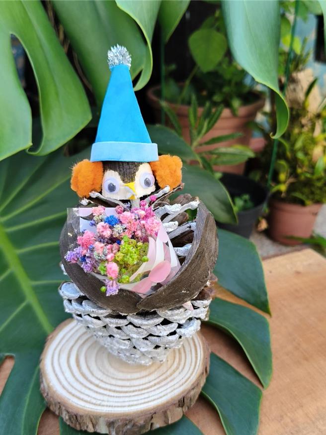 蓪草DIY擺飾。（板橋區公所提供）