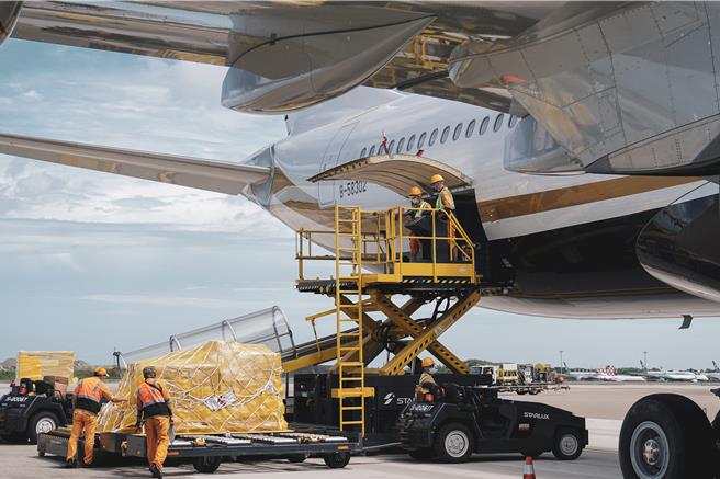星宇航空通過鋰電池運輸（IATA CEIV Lithium Batteries）認證，提供更高效、安全的貨運服務。（星宇航空提供／陳祐誠台北傳真）