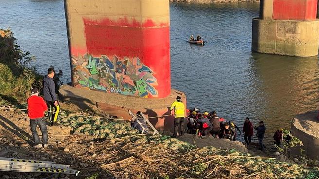 城林橋落水替代役男下午已尋獲。（新北市消防局提供）