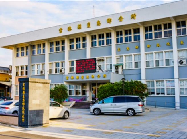 云林县褒忠乡公所1名课员指控乡长陈建名与公所秘书杨升达故意刁难，涉嫌职场霸凌，陈建名、杨升达9日表示这应是误会，已请公所人事室进行了解。（翻摄自褒忠乡公所网页／张朝欣云林传真）