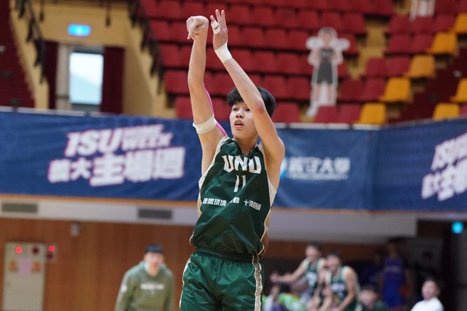 万能科大黄勇量9日单场缴出13分、11篮板「双十」表现。（大专体总提供）