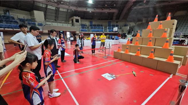 以高雄队员为主体的台湾代表队，在国际无人机赛事中拔得头筹，囊括8面金牌傲视国际。（高雄市教育局提供／任义宇高雄传真）