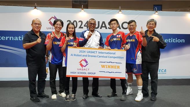 以高雄队员为主体的台湾代表队，在国际无人机赛事中拔得头筹，囊括8面金牌傲视国际。（高雄市教育局提供／任义宇高雄传真）