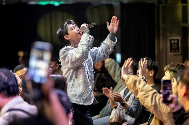 谢和弦宣布将举办个唱。（马槽音乐提供）