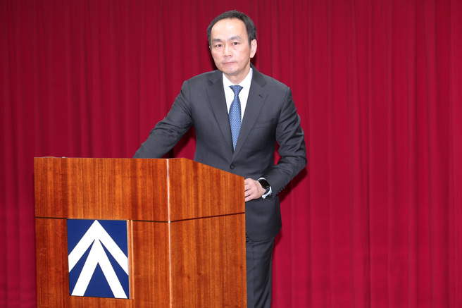 公平会9日召开委员会议，审议两大外送平台 UberEats 及 foodpanda 结合案，会后公平会副主委陈志民表示，两大外送平台各有相当市占率，结合后市场集中度将增高、限制竞争疑虑更为显着，必须进一步就「限制竞争不利益」及「整体经济利益」进行经济分析，有延长审议期间的必要，故决议延长审议期间60个工作日，即至迟至114年3月21日前完成审议。（黄世麒摄）