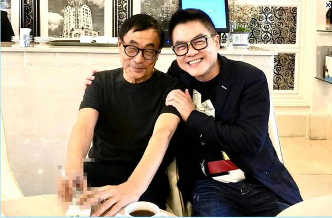 张仰兴（右）多次探望刘家昌，最后一次忍不住崩溃流泪。（图／张仰兴FB）