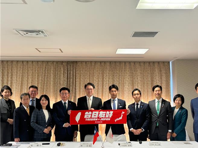 民进党秘书长林右昌今早拜访自民党党部。（民进党提供）