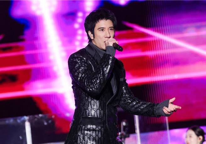 王力宏昨晚在金华开唱，精彩演出嗨翻全场。（西东音乐提供）
