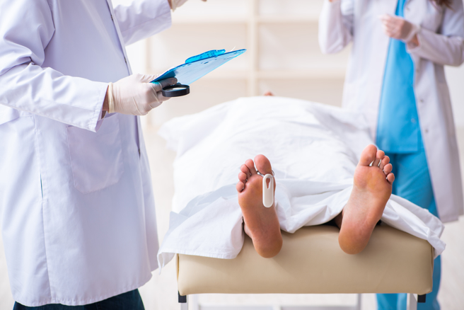 一名被宣告死亡的女子竟在葬礼筹备过程中突然「復活」。（示意图：shutterstock／达志）