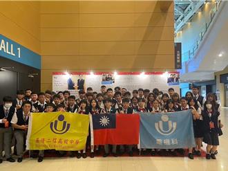 金光閃閃！二信高中「會發光的足跡」奪鉑金獎 提升交通安全又環保