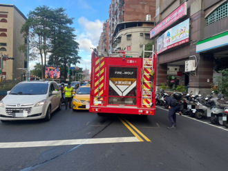 消防車左轉碰撞小黃 海山警調監視器釐清責任