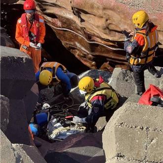 巴拿馬油輪擱淺救起14人 最後1名失蹤船員遺體找到了！