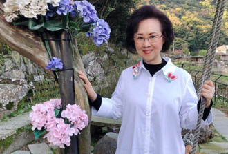 琼瑶「花葬」最后谢幕！送阿姨到人间终点 现场粉丝泪崩