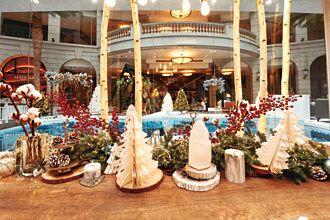 精品百货耶诞季 打造白雪秘境