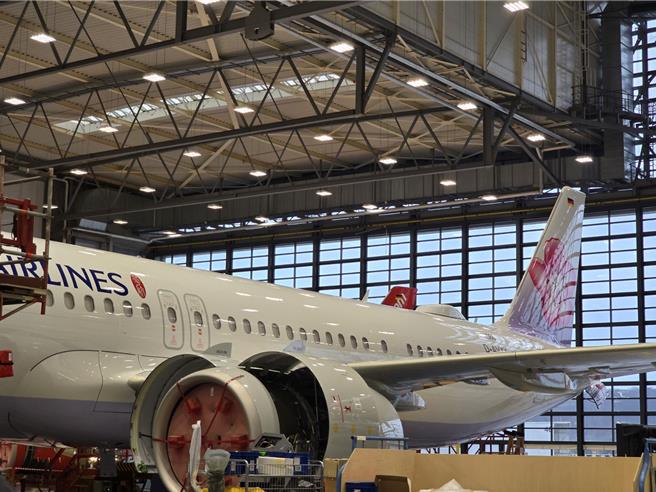 中華航空第15架A321neo客機正在空中巴士德國漢堡廠組裝，預計2025年初交付，全機隊25架將於2026年交付完畢。（黃琮淵攝）