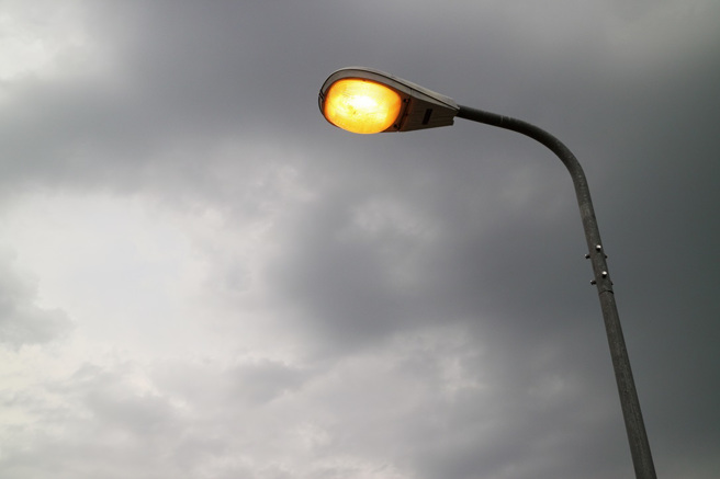 33歲緬甸籍男子日前從美國紐約飛到泰國和遠距離戀愛6年的女友見面，卻因為失足滑倒而不幸觸電身亡。（示意圖：Shutterstock／達志）