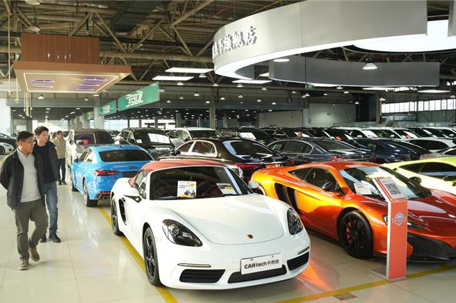 大陆乘联会秘书长崔东树提到，预计今年全年乘用车零售增速为6％，市场走势大幅好于年初预期，推估今年乘用车可达到2300万辆。（摘自中新社）