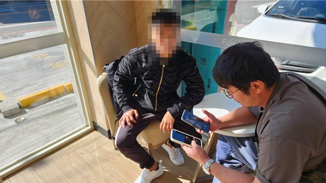 饒男疑似吸食「喪屍煙彈」，因動作誇張宛如「起乩」，引起員警注意，男子擔任車手被警方當場查獲。（民眾提供／葉靜美彰化傳真）