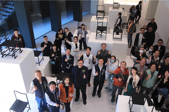 勤美集团10日举办勤美术馆开幕式活动，邀请各方贵宾进行剪彩及导览。（冯惠宜摄）