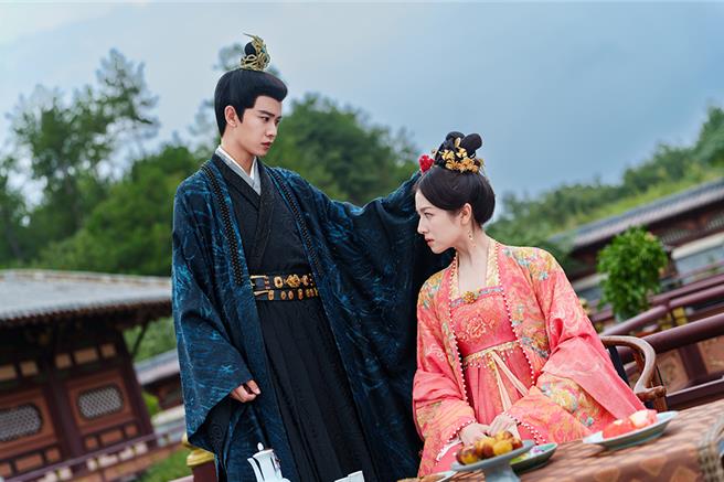 《流水迢迢》任嘉倫（左）和李蘭迪共組「偷感CP」。（愛爾達電視提供）