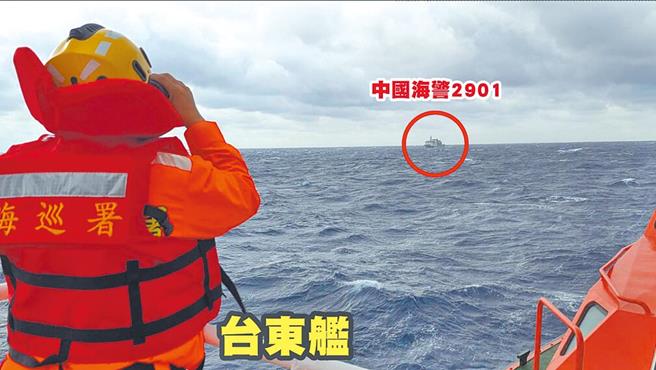 海巡署自6日清晨1时陆续侦获大陆海警船的异常动态，第一时间部署巡防舰船，採取一对一平行对应，严密监控应处。（海巡署提供／李文正台北传真）