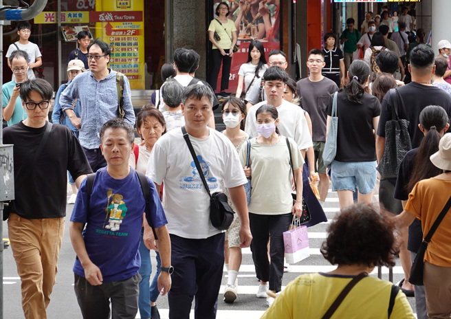 政府对于服务业开放申请移工态度转为开放，前提是现有台湾劳工薪资要高过移工。（示意图／报系资料照）