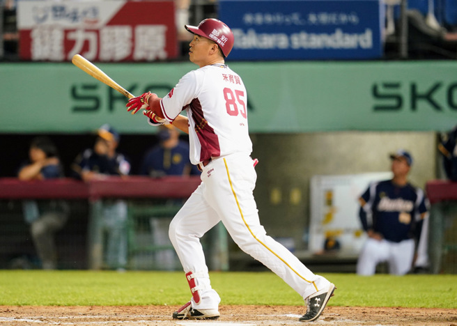 乐天一垒手朱育贤投入自由市场，有消息指出他将和味全龙签下4年合约。（资料照）