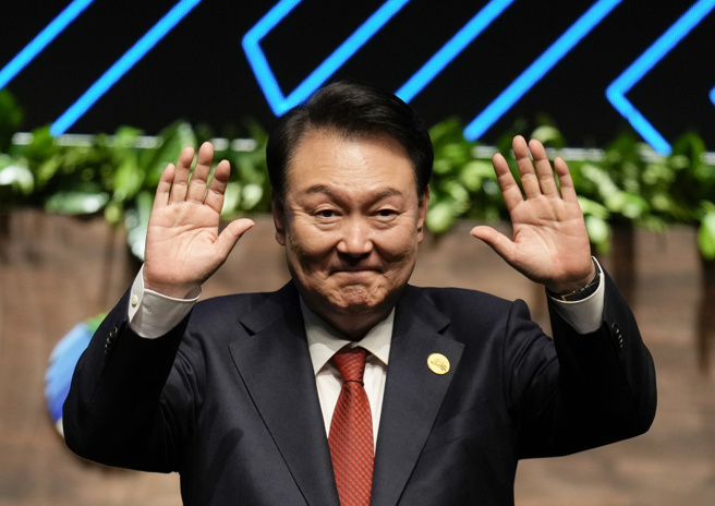 南韩国会10日表决通过要求迅速逮捕尹锡悦等人的议案，另外会议也表决通过《叛乱特别起诉法》，将设立常设特别检察官，调查戒严叛乱事件。（资料照／美联社）