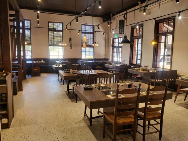 這一間曾是斗南分局三組（偵查隊）辦公室。（周麗蘭攝）