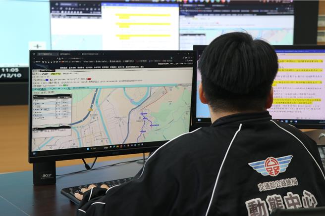 交通部公路局預計未來將精進車輛動態資訊管理中心數位化，導入AI打造智慧動態雲平台。（蔡明亘攝）