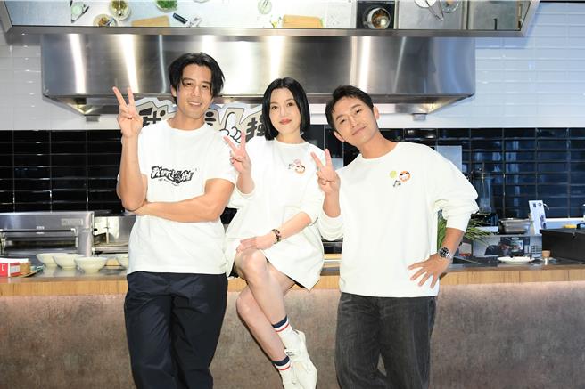 胡宇威（左起）、苗可麗、蔡昌憲分享拍攝趣事。（三立提供）