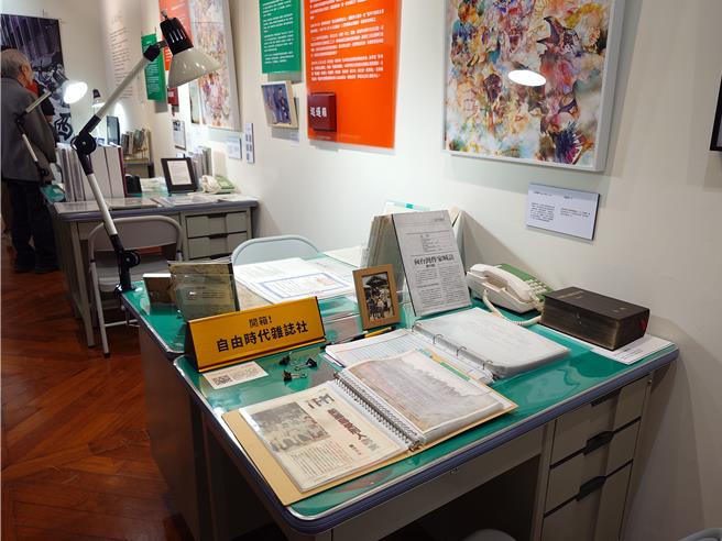 高雄市歷史博物馆与郑南榕基金会合作，举办「100％言论自由：郑南榕和自由时代」特展，展出包含「自由时代周刊」、为民主自由抗争过程珍贵影像。（任义宇摄）