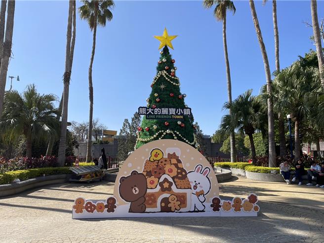 即日起至31日，憑探索世界園區內商店、餐飲、麗寶休息站廣場，當日累積滿599元的消費發票至熊大的麗寶小鎮商店即可參加抽獎。（麗寶樂園提供／吳娮翎台北傳真）