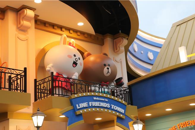 LINE FRIENDS 2週年慶，結合打卡送小禮與抽獎活動等。（麗寶樂園提供／吳娮翎台北傳真）