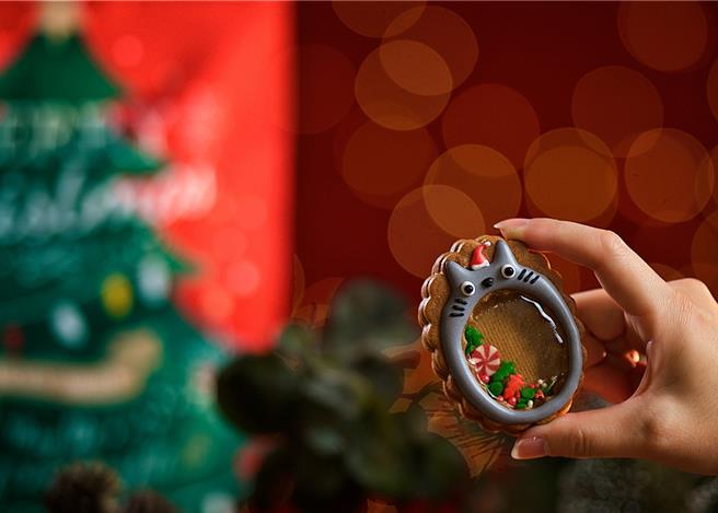 「耶诞宝盒」可爱外观吸引民眾抢购，糖霜内嵌入造型糖点缀更添节庆氛围。（神旺普诺麵包坊提供／吴娮翎台北传真）