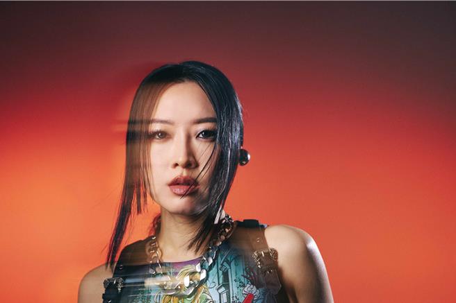 J.M3 刘宣怡推出全新单曲〈30，000〉。（华纳音乐提供）