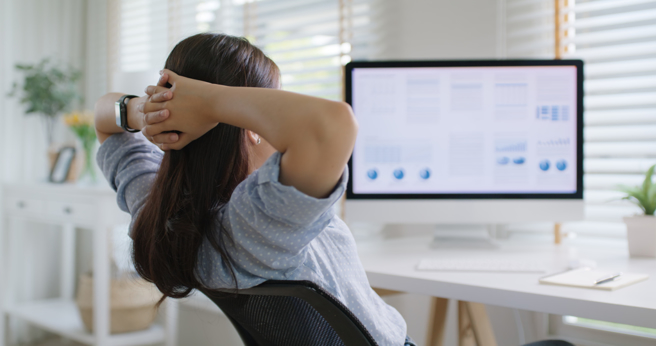 一名网友发现年底有同事行为有变，好奇要离职的人会有什么徵兆，引起眾人讨论。（示意图：shutterstock／达志）