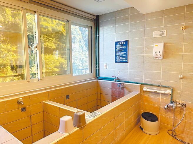 新北市观旅局辅导业者重新取得温泉标章，图为业者的内部温泉设施。（新北市观旅局提供／高钧麟新北传真）