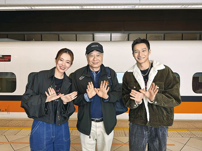 高宇蓁（左）跟黄冠智（右）在高铁巧遇大导演李安，3人开心合影留念。（摘自高宇蓁脸书）