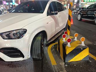 嚇人！台中「這路口」40天13撞    肇事元凶竟是新設「行人庇護島」