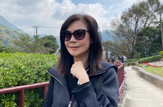 俞小凡抵陽明山花葬區 哽咽感謝當年瓊瑤提攜