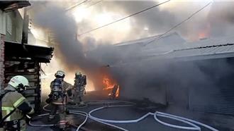 永康鐵皮工廠大火   烈焰、濃煙竄天嚇壞民眾