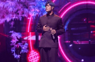 周杰倫疑做1手勢關掉Rap哥麥克風？ 網給答案： 完美奪回主場