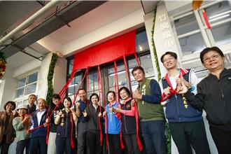 竹南海邊新亮點！「臥遊書室」社區共讀站啟用